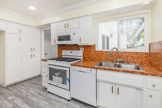 Building Photo - 575 Winona Way