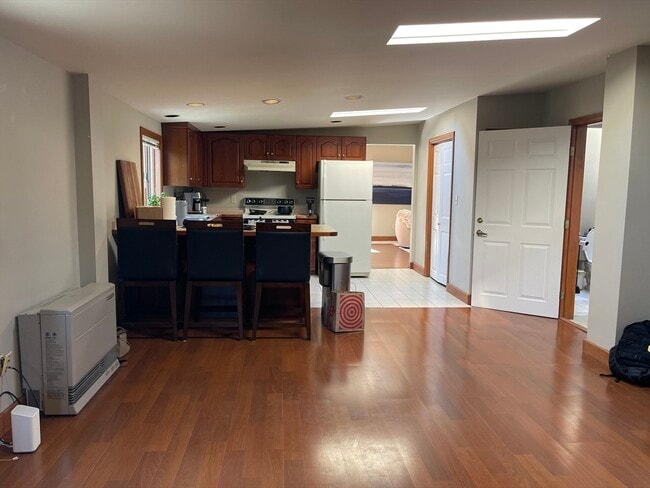 Foto del edificio - 576 Marrett Rd