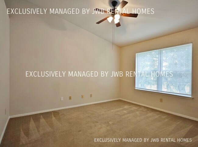 Foto del edificio - 13810 Sutton Park Dr N