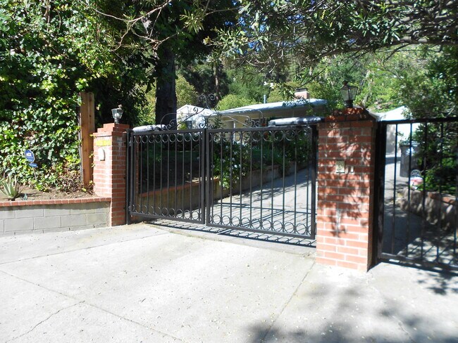 Building Photo - 2670 N Beverly Glen Blvd