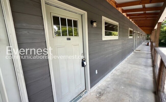 Foto del edificio - 5407 Hixson Pike