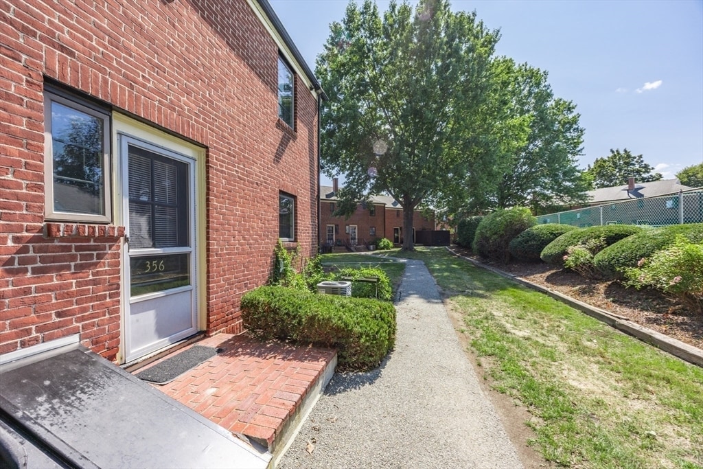 Foto principal - 356 Lexington St