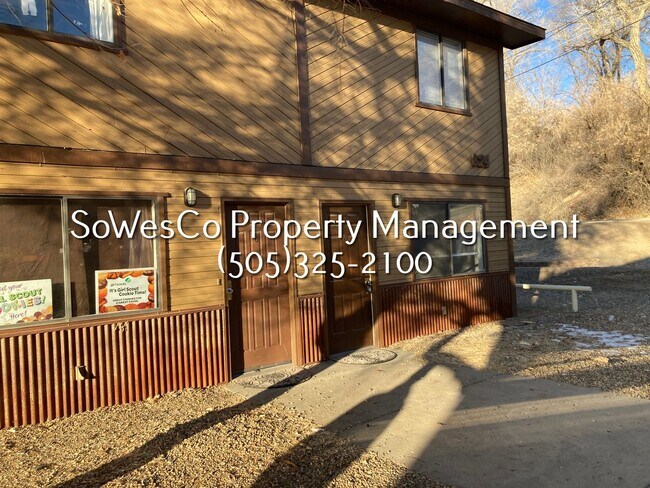 Foto del edificio - 2 Bedroom 1.5 Bath Townhome with Laundry H...