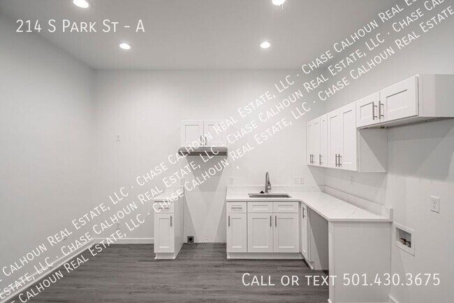 Building Photo - 214 S Park St