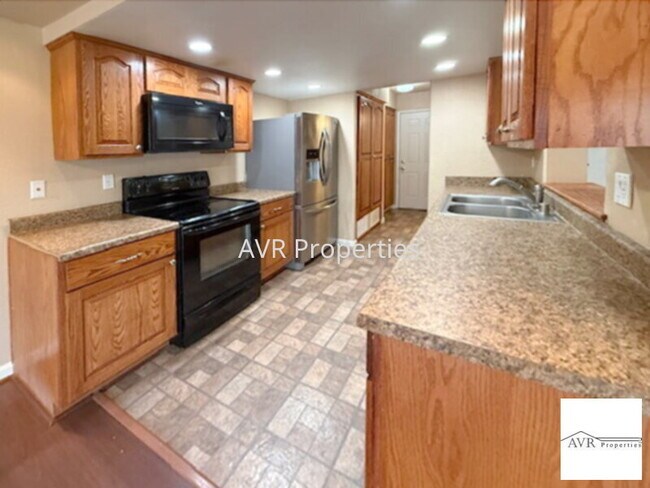 Foto del edificio - Upgraded Livermore townhome with lots of natural light!