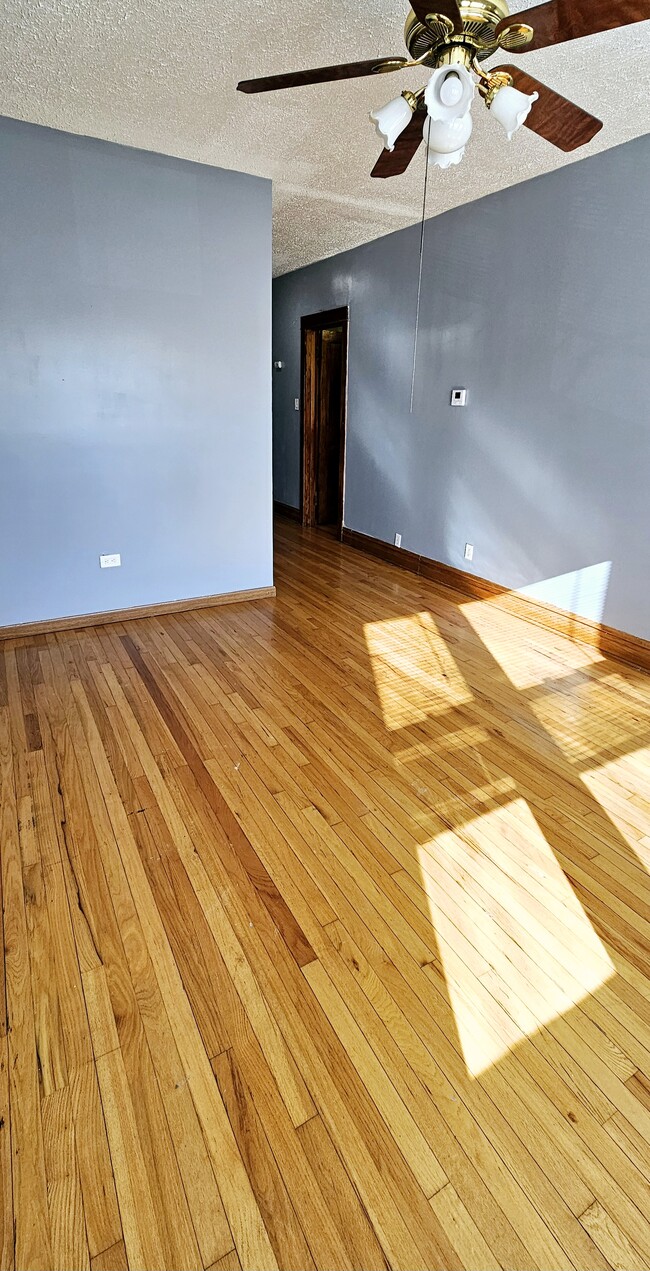 Building Photo - 4720 N Kilbourn Ave