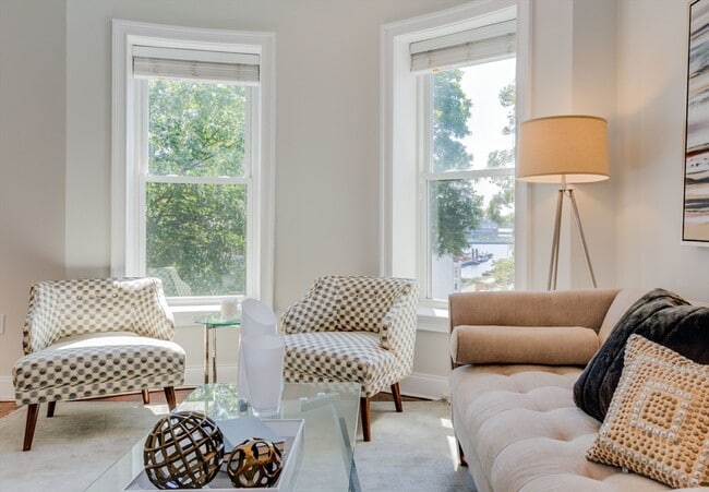 Foto del edificio - 385 Meridian St