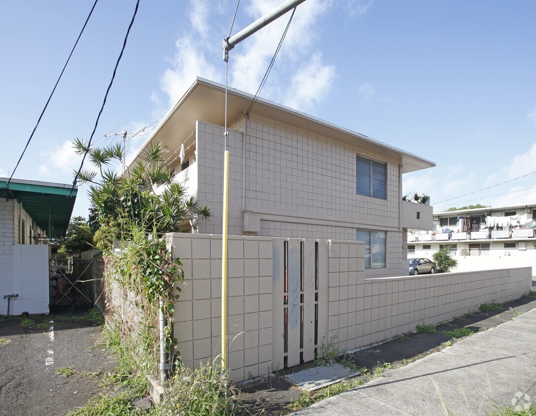 Building Photo - 1721 Young St