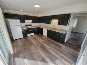 Building Photo - 501 Williamsburg Dr