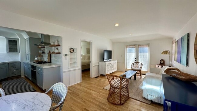 Building Photo - 33 Beacon Bay