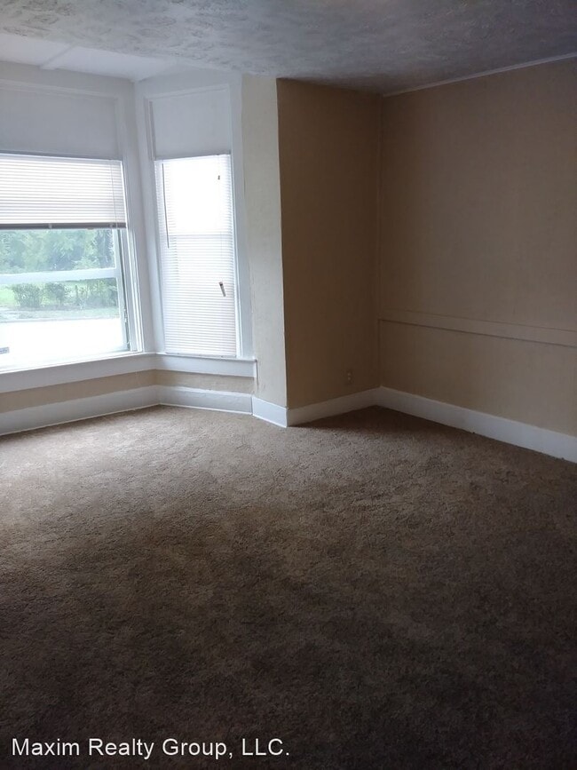 Building Photo - 4 br, 1.5 bath House - 2885 BINNEY ST