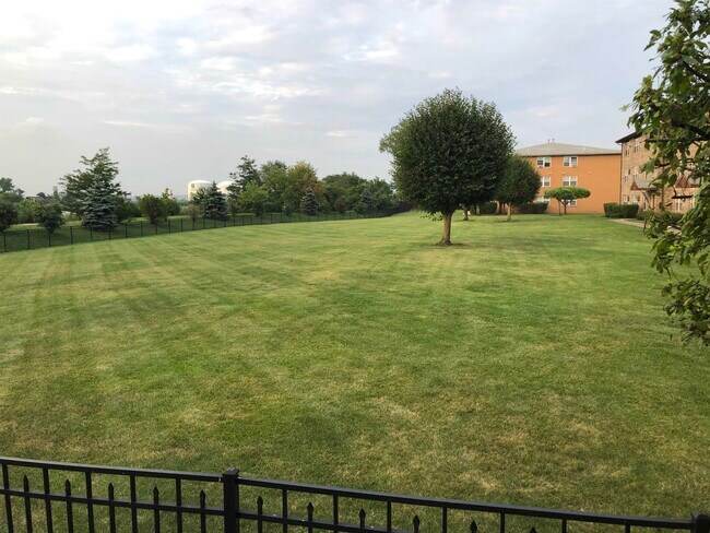 Foto del edificio - 48 Riverview Ct