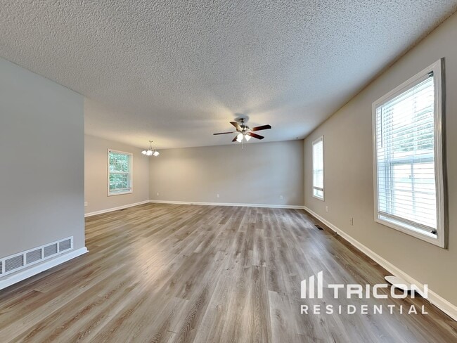 Foto del edificio - 372 River Trace Dr