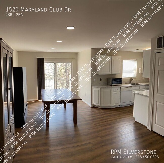 Building Photo - Downtown Royal Oak Townhouse With Pool