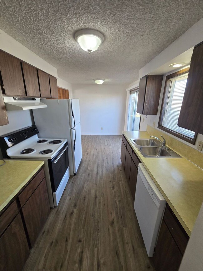 Building Photo - 3400 Coronado Way