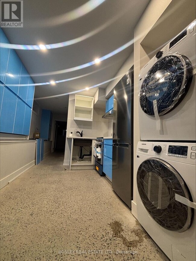 Building Photo - 686 Rhodes Ave