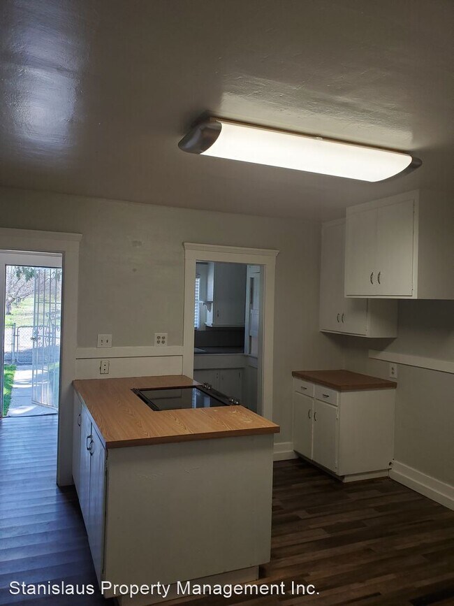 Building Photo - 3 br, 2 bath House - 2473 Bangs Avenue