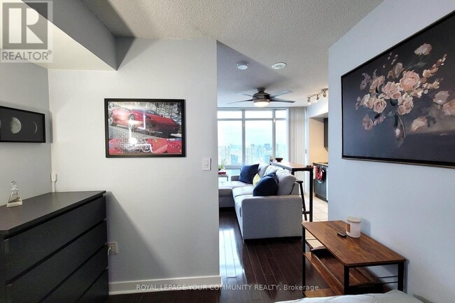 Building Photo - 11 Brunel Ct