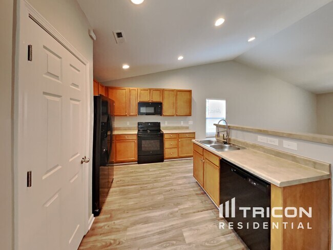 Building Photo - 304 Kendall Dr