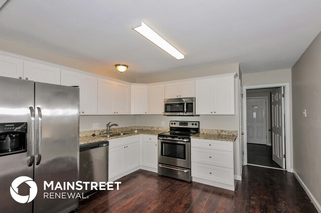 Building Photo - 11 Jamestown Dr