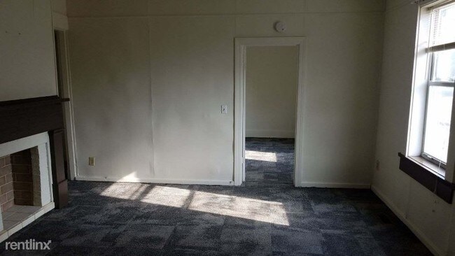 Foto del edificio - 1528 Compton Rd