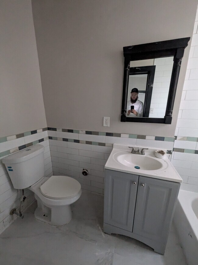 Foto del edificio - 238 Fowler Ave