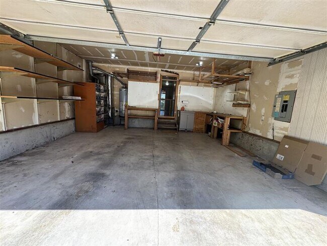 Building Photo - 6851 SE Moscato Ct