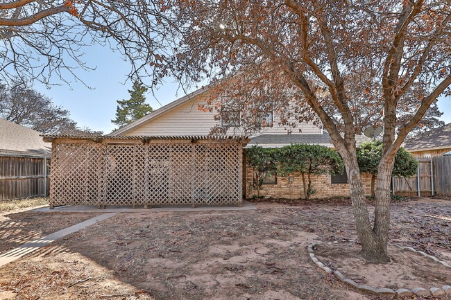 Foto del edificio - *Two Story Beauty in Preston Smith*