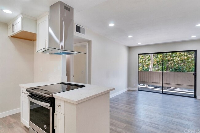 Foto del edificio - 2343 E 17th St