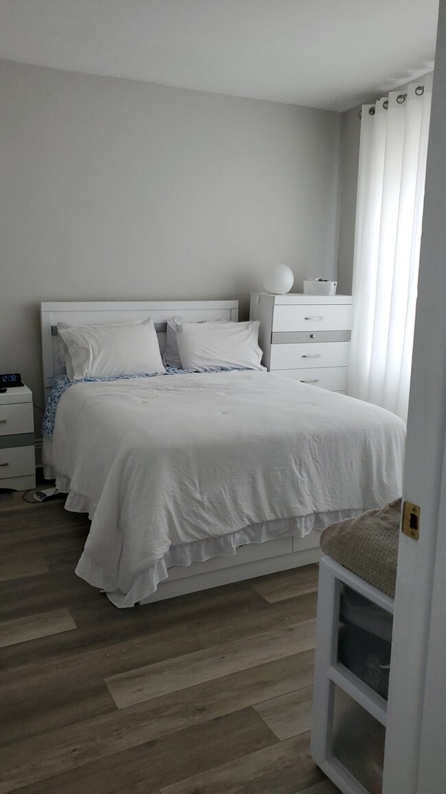 Foto del edificio - 135 Anderson Ave