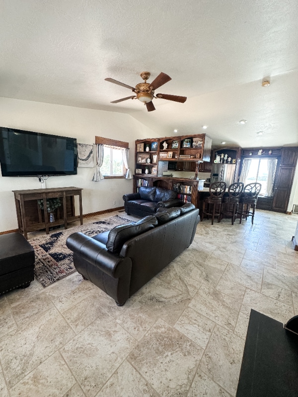 Building Photo - 462 E Pine View Dr
