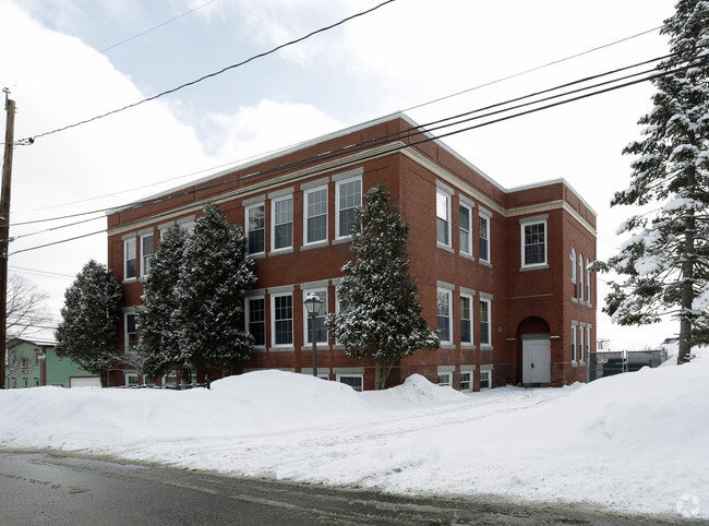 Building Photo - 9 Main St