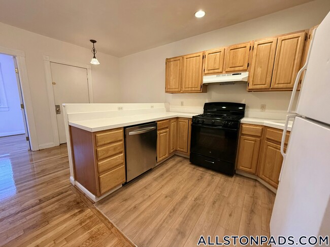 Building Photo - 35 Adamson St