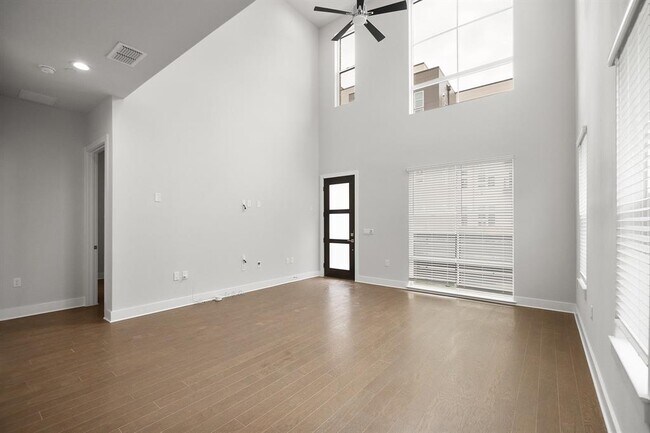 Foto del edificio - 4410 Grotto Dr