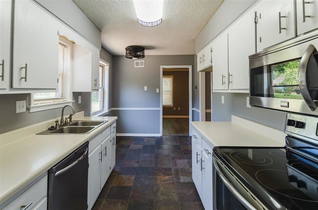 Building Photo - 4150 Elm Hill Dr