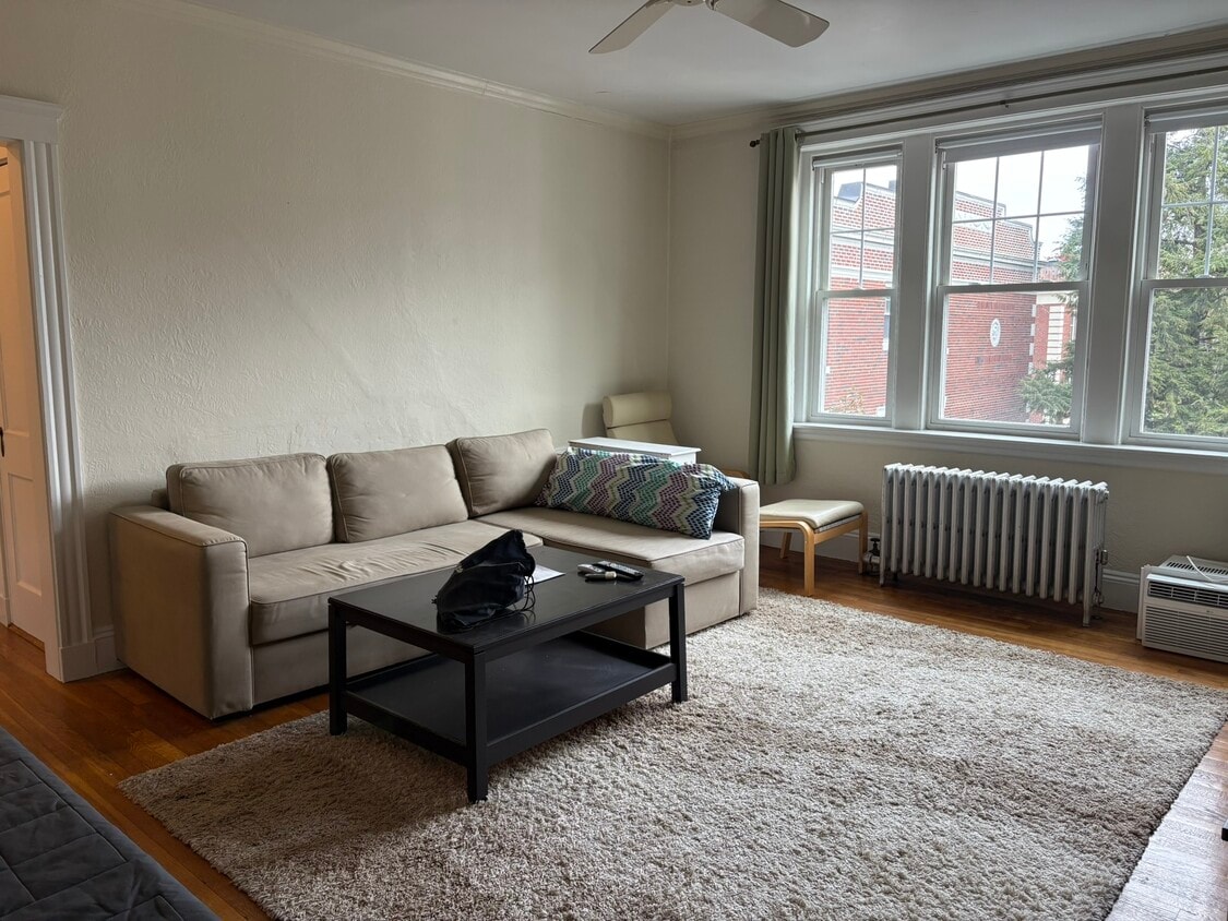 Foto principal - 52 Babcock St