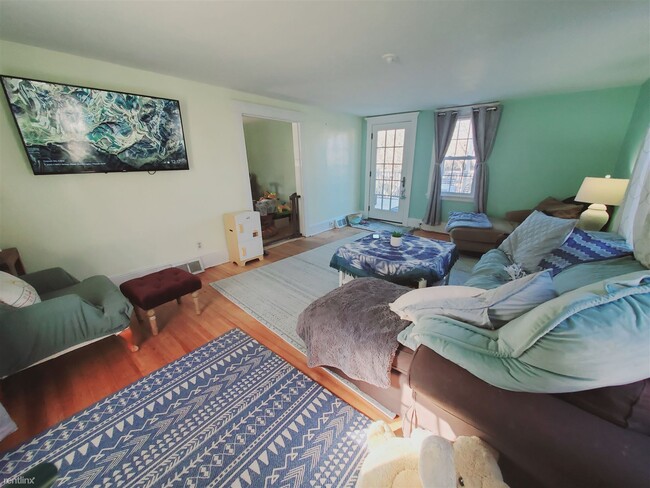 Foto del edificio - 3 br, 1.5 bath House - 14 Nolan St