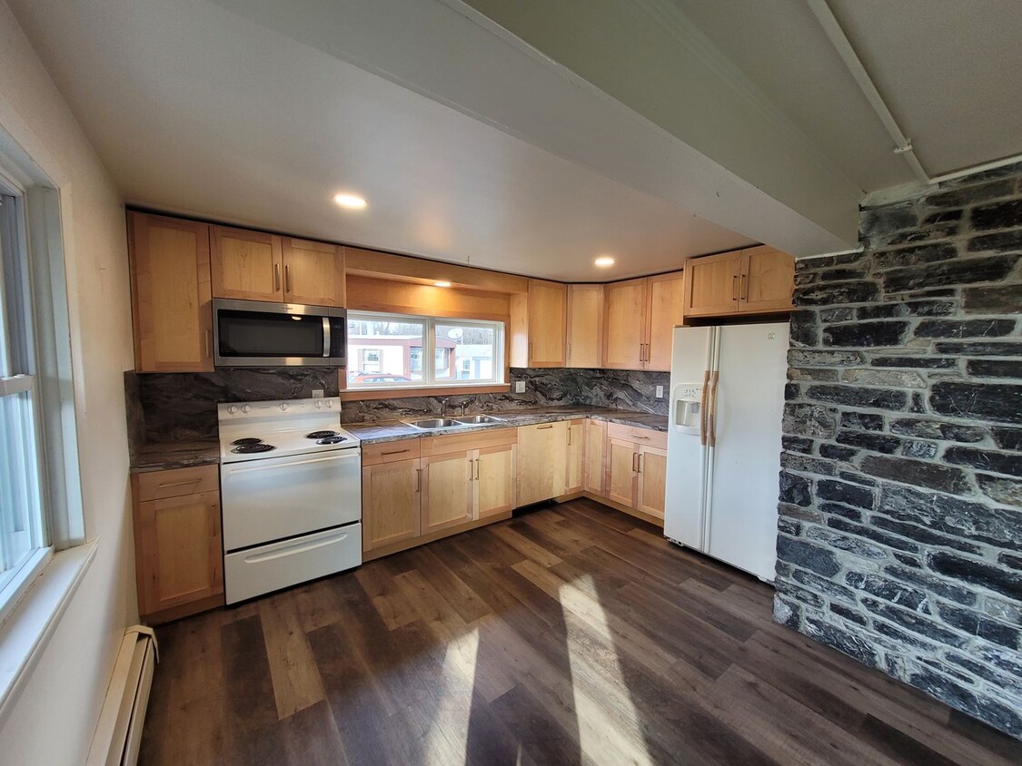 Foto principal - Cozy Single-family home for rent in Akron,...