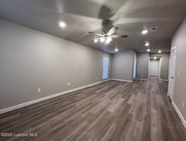 Foto del edificio - 409 E 21st St