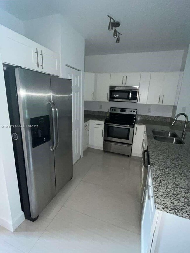 Building Photo - 5067 SE Mariner Garden Cir