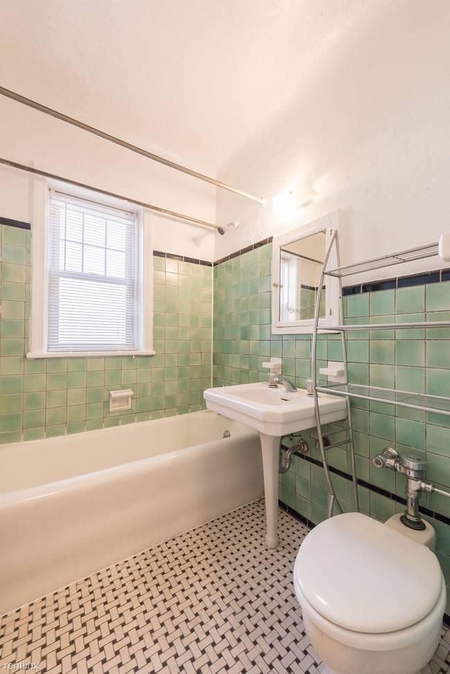 Building Photo - 1 br, 1 bath  - Edgeley