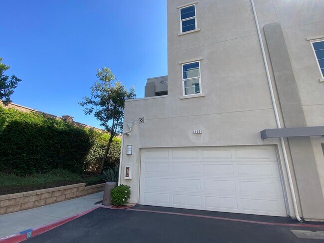 Building Photo - Downtown Upland 3 Bedroom Condo