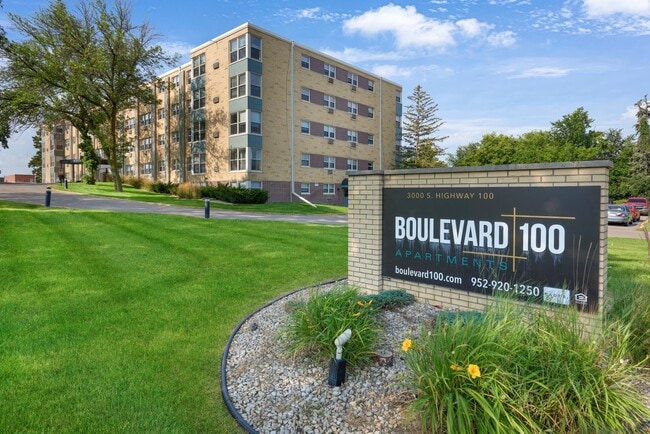 Building Photo - Boulevard 100 Apartments