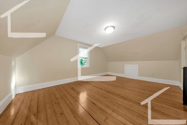 Foto del edificio - Charming 5 Bedroom-No Broker Fee
