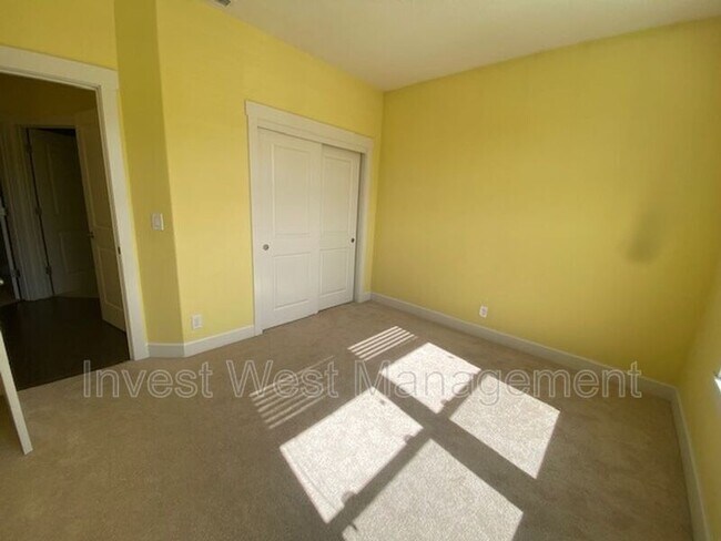 Building Photo - 1706 NW 22nd Ave