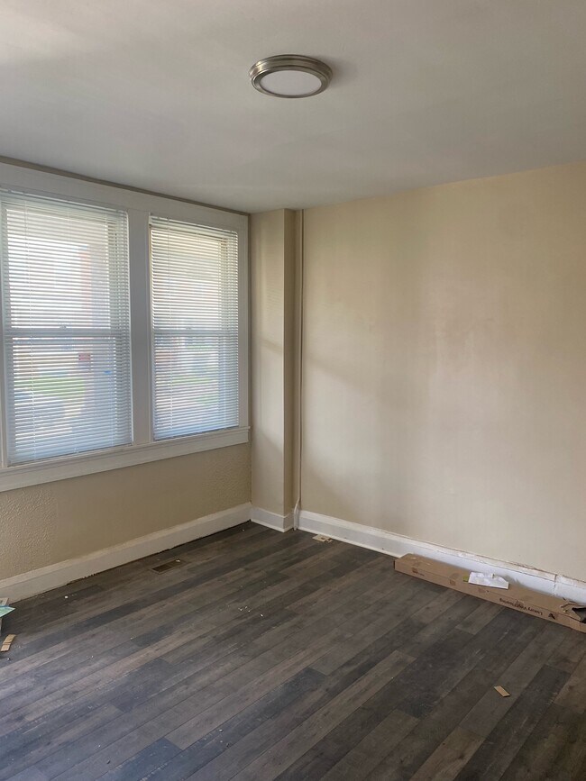 Building Photo - 3117 Chesterfield Ave