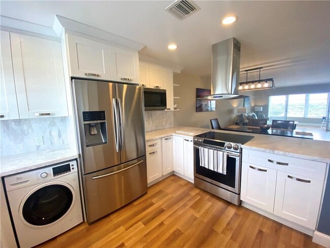 Building Photo - 2829 NE 33rd Ct