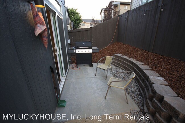 Building Photo - 4 br, 2.5 bath House - 2305 NE Donegon Rd