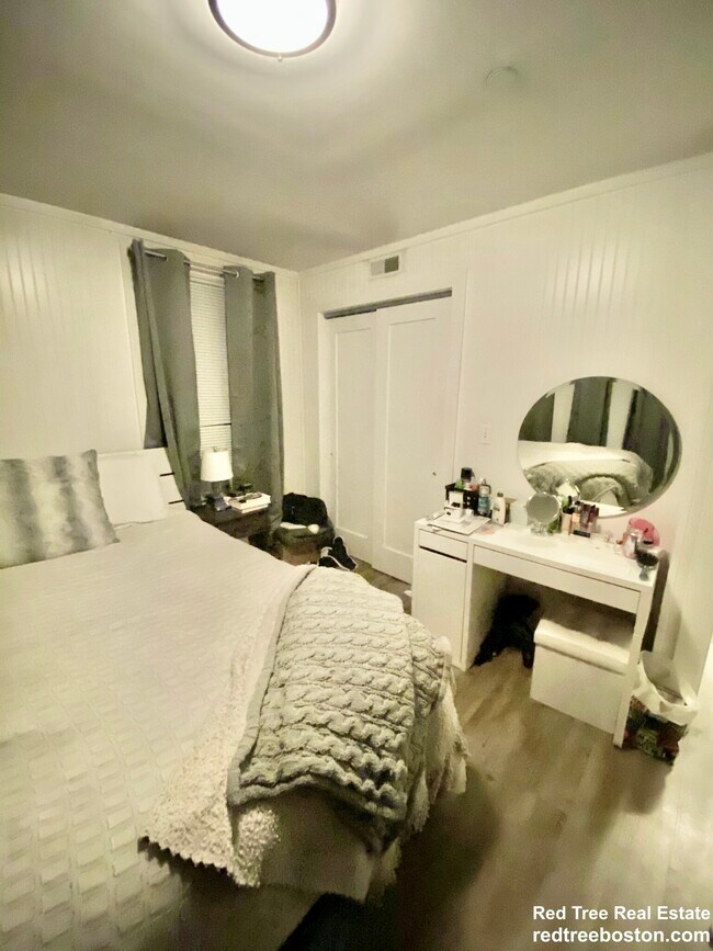 Foto del edificio - 875 E 2nd St