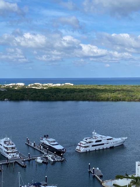 Foto del edificio - 108 Lakeshore Dr